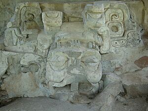 Archivo:Comalcalco Mascarón