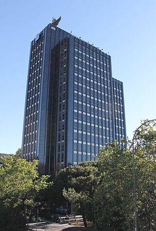 Edificio Castellana 33 (Madrid) 05.jpg