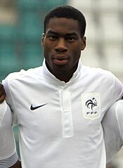 Archivo:France U-19 players vs Spain U-19 (cropped)
