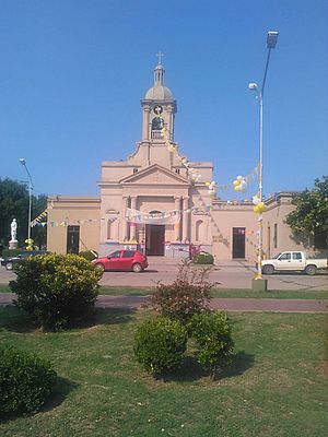 Archivo:Frente Iglesia Santa Rosa de Lima - General Levalle