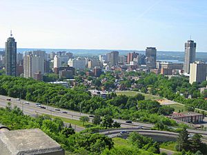Archivo:HamiltonOntarioSkylineC