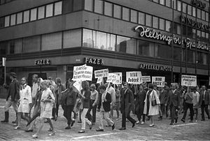 Archivo:Helsinki demonstration against the invasion of Czechoslovakia in 1968