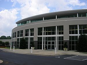 Archivo:Joe-Gibbs-Racing-HQ-Huntersville-NC-July-7-2005
