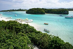 Archivo:Kabira Bay Ishigaki Island41s3s4500