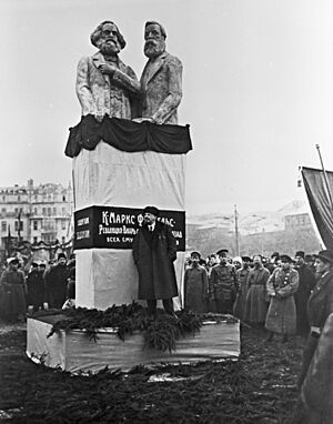 Archivo:Lenin. 7 nov 1918