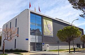 Archivo:Madrid - Carabanchel - Centro Cultural Fernando Lázaro Carreter