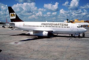 Archivo:Magnicharters Boeing 737-222; XA-SYX, February 1997 AXP (5404398641)