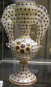 Maiolica di manises, , vaso con manici ad ala e stemmi medici, 1465-92
