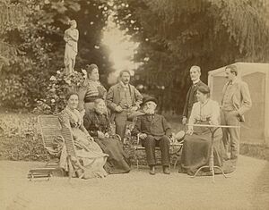 Archivo:Maria Carrara Verdi, Barberina Strepponi, Giuseppe Verdi, Giuditta Ricordi, Teresa Stolz, Umberto Campanari, Giulio Ricordi, Leopoldo Metlicovitz (1900) - Archivio storico Ricordi FOTO003107 - Restoration