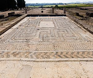 Archivo:Mosaico del Templo de Isis, ruinas romanas de Itálica, Santiponce, Sevilla, España, 2015-12-06, DD 20