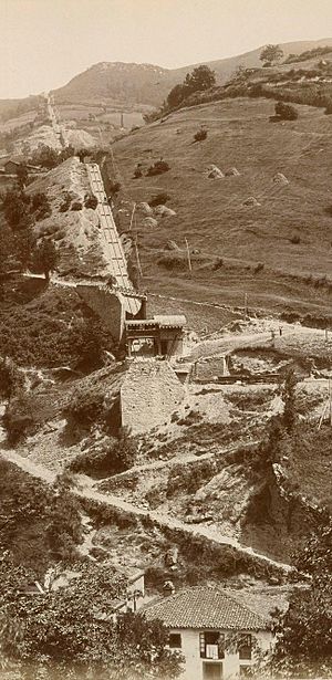 Archivo:Plano inclinado en las obras de la rampa de Pajares