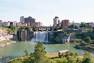 Archivo:Rochester NY High Falls 2001