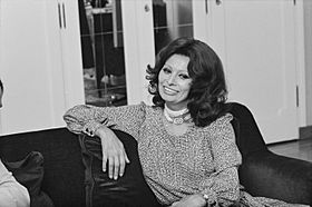 Archivo:Sophia Loren Com L28-0277-0001-0001