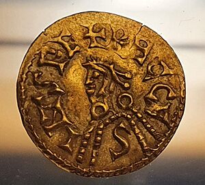 Archivo:Trémeris de Recesvinto - Sevilla (653-672) Museo Arqueológico de Palencia ANVERSO
