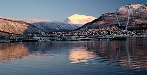 Archivo:Tromsdalen afternoon sun