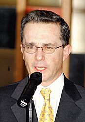 Archivo:Uribe2896