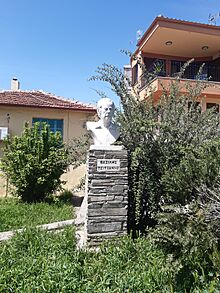 Vassilis Tsitsanis Bust in Thessaloniki 2022 02.jpg