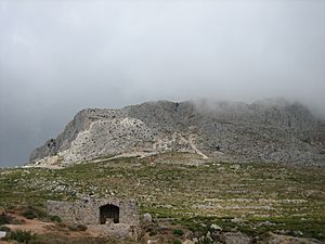Archivo:Vista de la Sierra de Bernia desde el fuerte de Felipe II