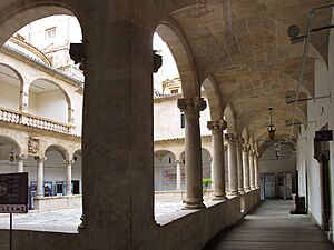 Archivo:316 Catedral de Palma, claustre