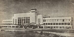 Archivo:AeropuertoLimatambo