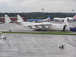 Archivo:An-225-manchester-2006