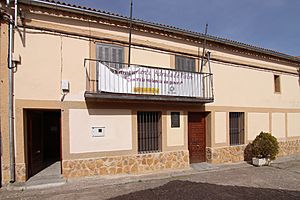 Archivo:Ayuntamiento de Adrada de Pirón