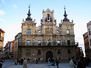 Archivo:Ayuntamiento de Astorga