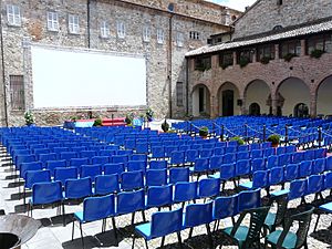 Archivo:Bobbio-abbazia di san colombano-esterno3