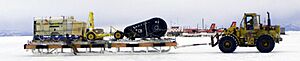 Archivo:Cargo sled, McMurdo Station (cropped)