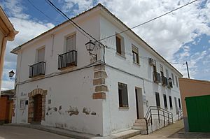 Archivo:Casa consistorial Belmontejo