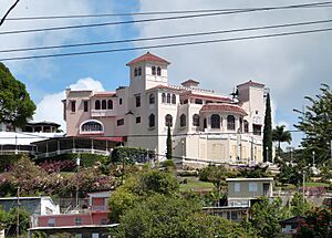 Archivo:Castillo Serralles from below - Ponce Puerto Rico