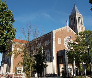 Archivo:Cathedral of St. Raymond Nonnatus - Joliet 01 (cropped)
