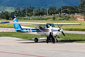 Archivo:Cessna 152 PR-EJQ (8477064702)