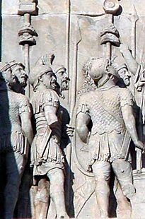 Archivo:Constantine arch troops