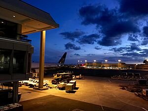 Archivo:Daniel K. Inouye International Airport (27471738584)