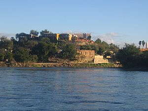 Archivo:El Fuerte, Sinaloa, Fort, seen from the river