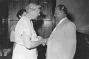Archivo:Eleanor Roosevelt and Josip Broz Tito 1953