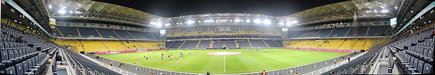 Archivo:Fenerbahçe Şükrü Saracoğlu Stadyumu Panorama 2014-12-23