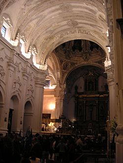 Archivo:Fernán Núñez-Iglesia Santa Marina. Interior