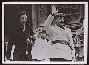 Archivo:Francisco Franco Carmen Polo Virgen del Coro