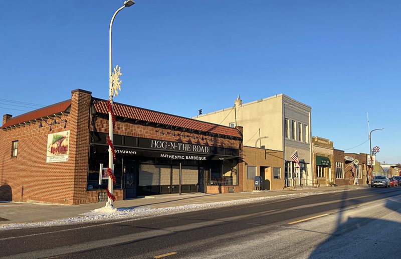 Grove City, MN-Atlantic Avenue businesses