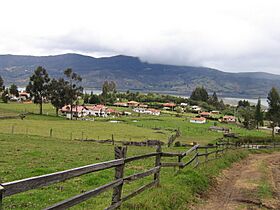 Archivo:Guatavita view