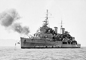 Archivo:HMS Belfast bombarding Korea