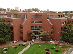 Archivo:Harvard Kennedy School Littauer Building