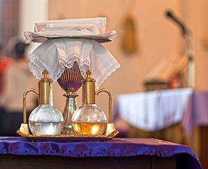 Archivo:Holy water and wine for Mass