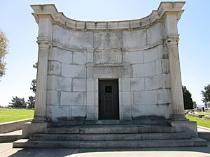 Archivo:James Graham Fair mausoleum 1