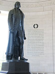 Archivo:Jefferson Memorial with Declaration preamble