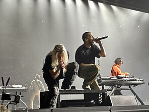 Archivo:Linkin Park - Live at O2 Arena (September 24, 2024)