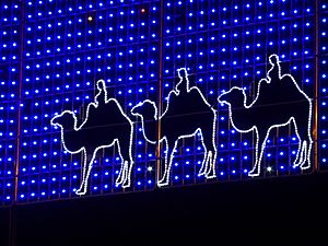 Archivo:Los Reyes Magos en iluminación navideña en Madrid, Spain