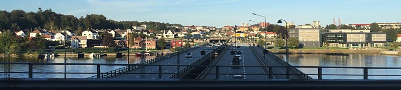 Ruta europea E18 en Kristiansand y Lund sobre el río Otra
